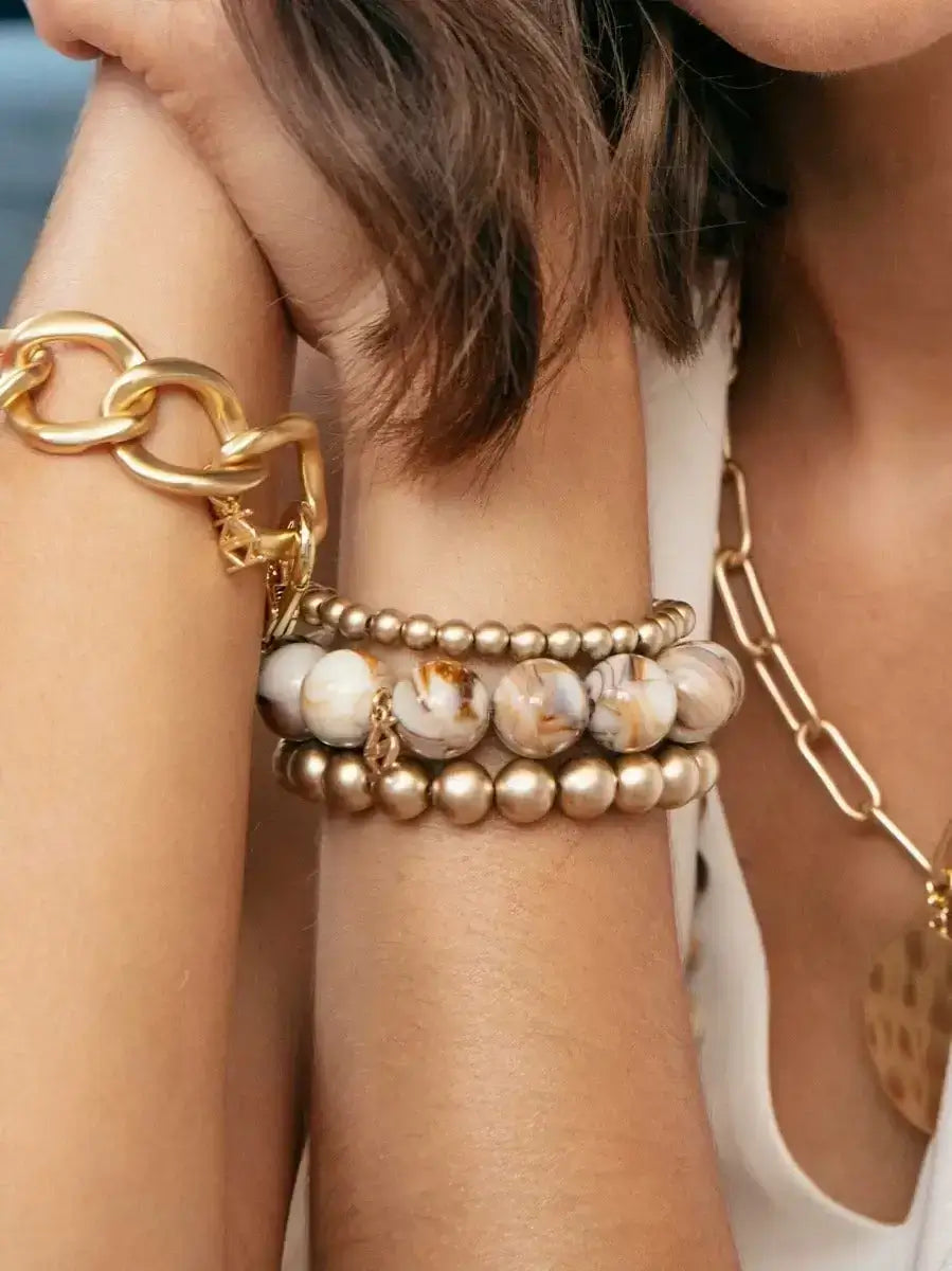 Stretch bracelet made of 15mm marbled resin beads.


-Open


-Pure Raw Materials


-Hand-Painted


-10mm Bead


-2.5" Diameter


-Nickel and Lead Compliant (Hypoallergenic)