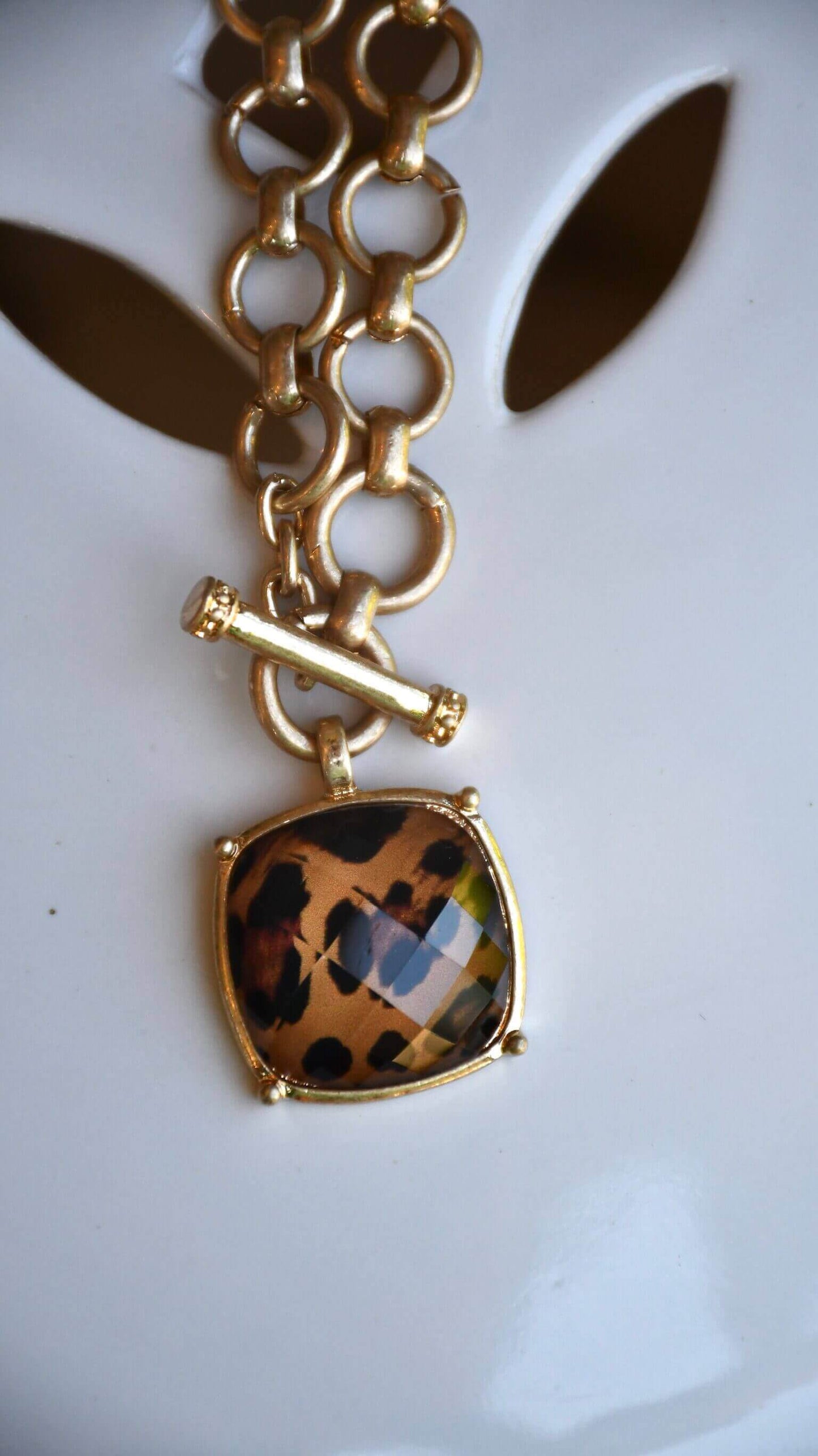 Tortoise Faceted Stone Necklace