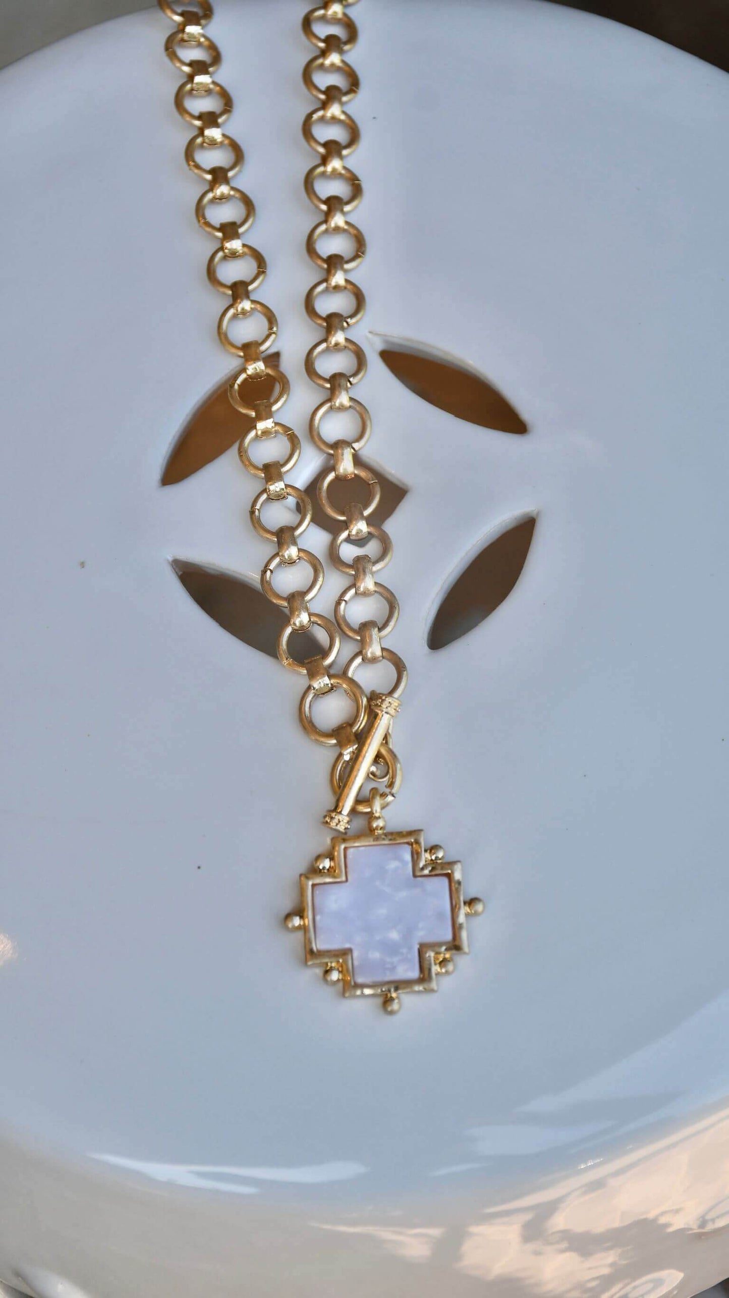 Wide Cross Pendant Circle Link Toggle Necklace