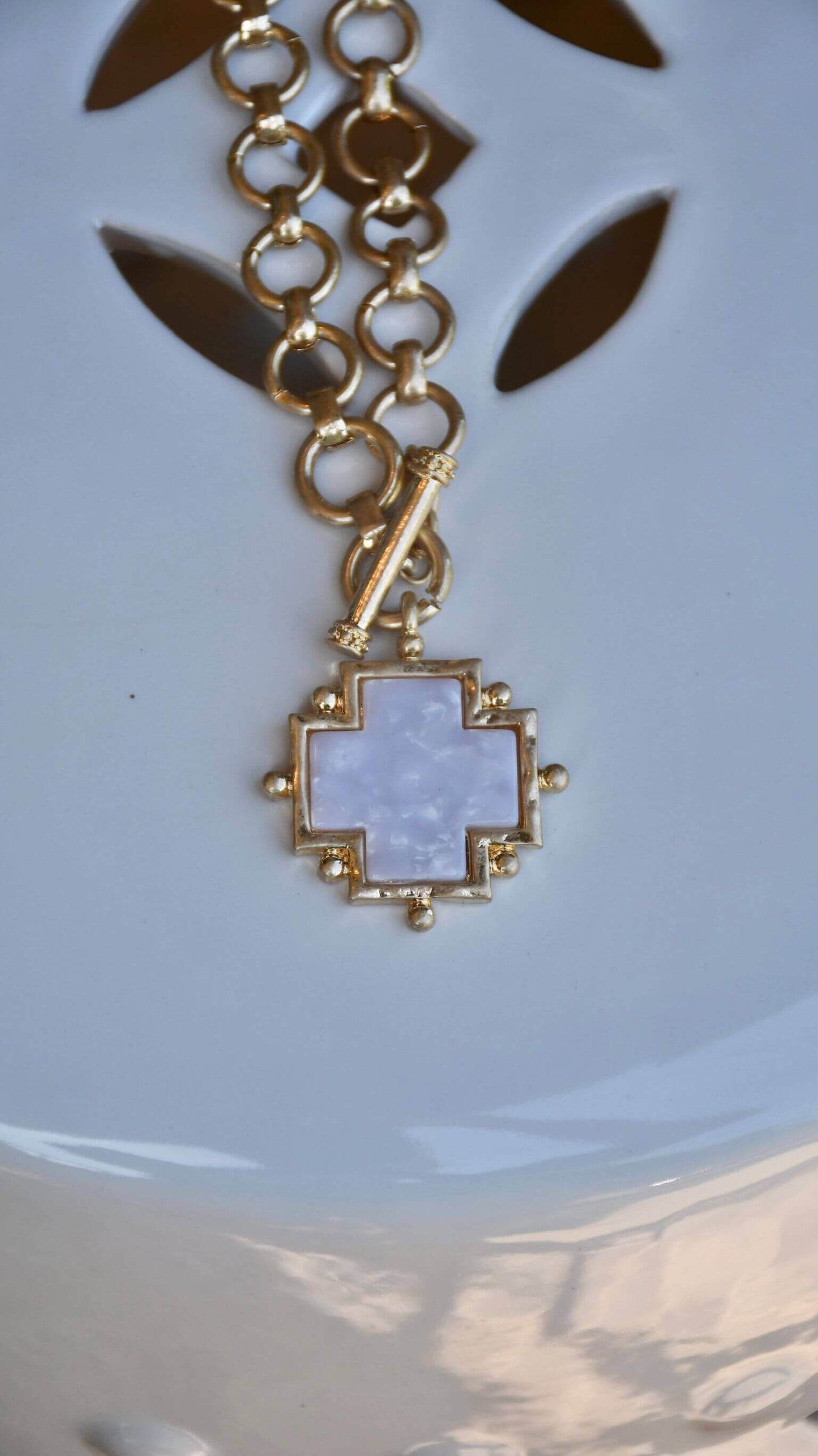 Wide Cross Pendant Circle Link Toggle Necklace