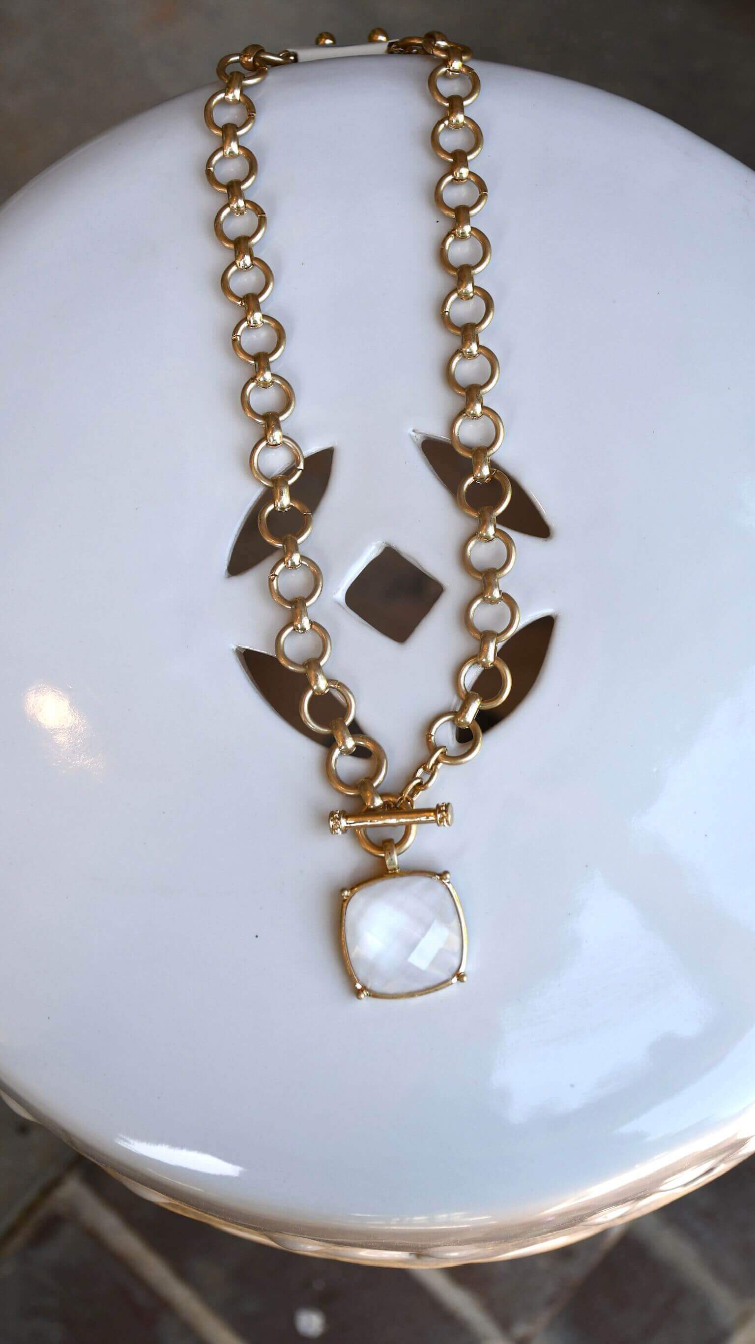 Snow Faceted Stone Toggle Clasp Necklace